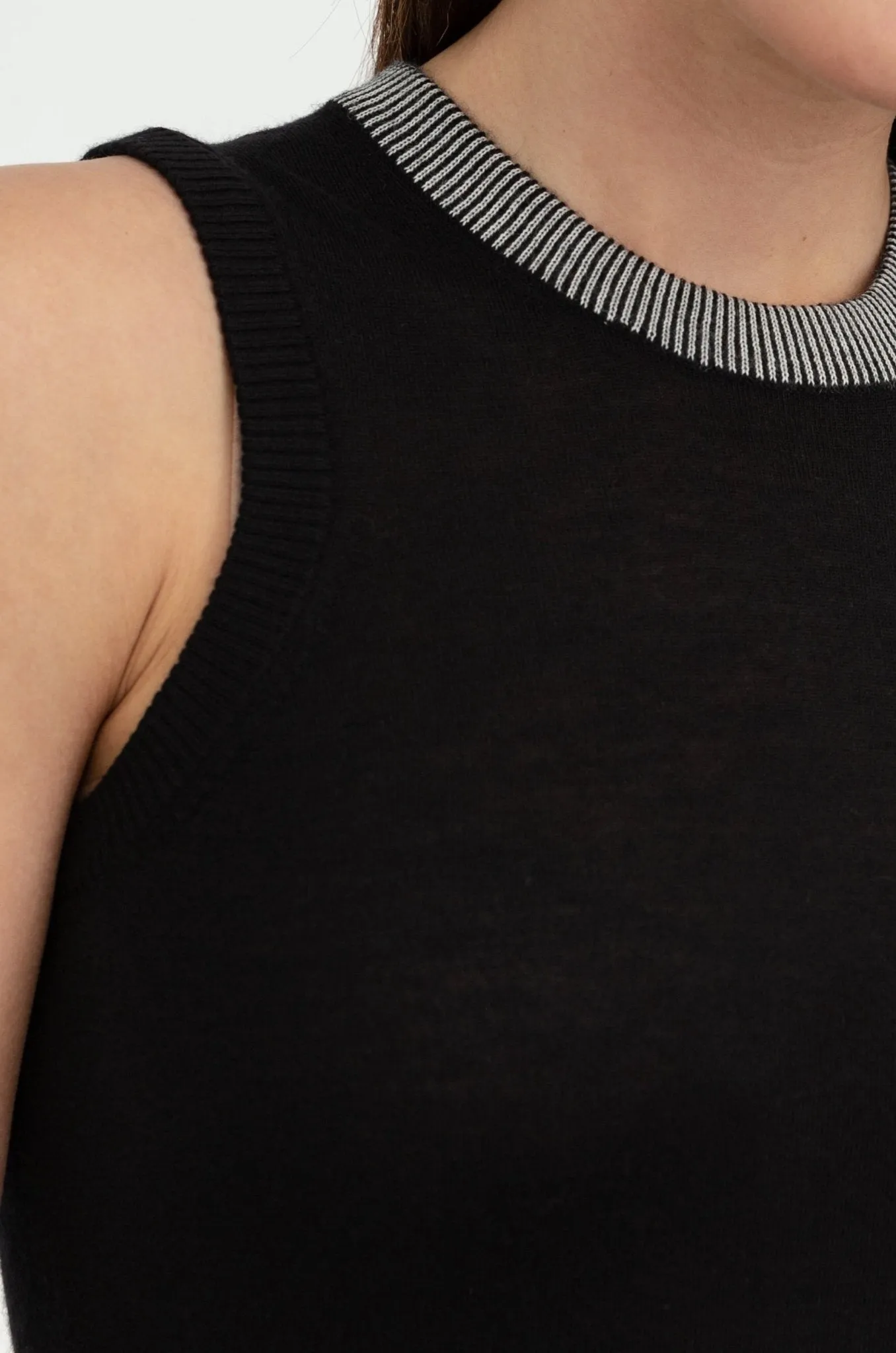 BRIELLE SLEEVELESS TANK IN FINE GAUGE CASHMERE