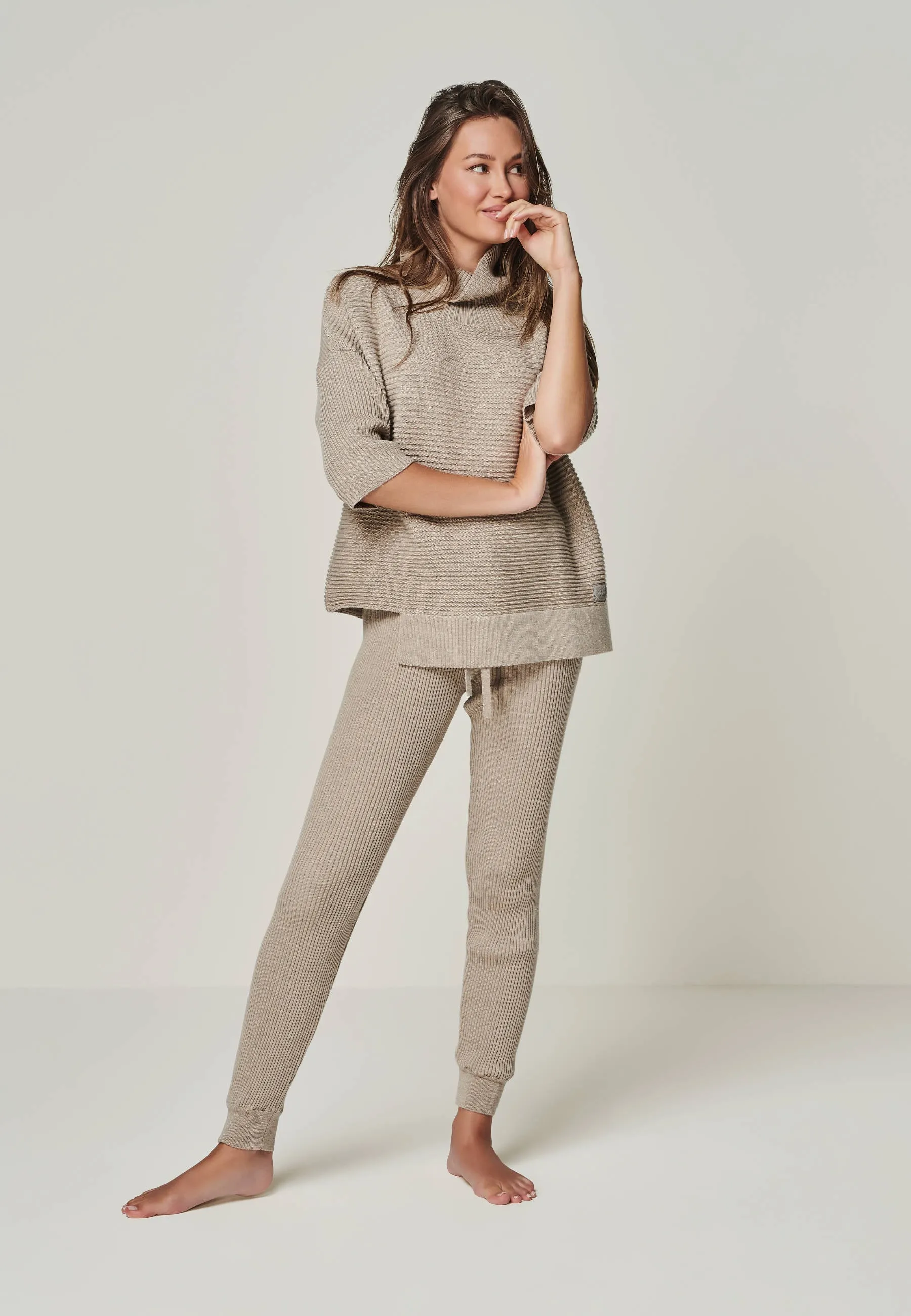 LOUNGEWEAR SET - Pullover Bailey & Leggings Caja