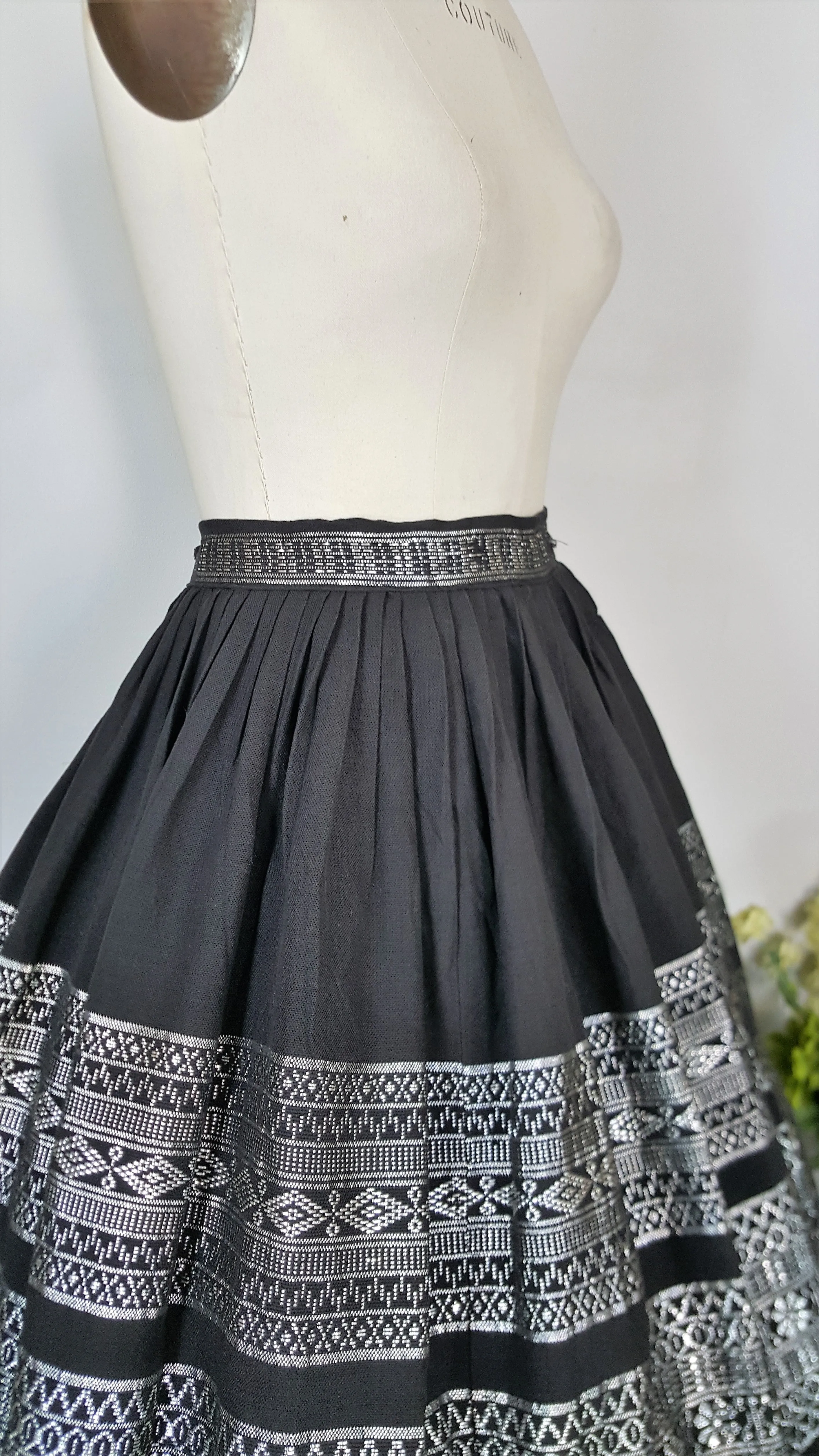 Vintage 1950s Black Full Circle Skirt With Silver Thread Embroidery